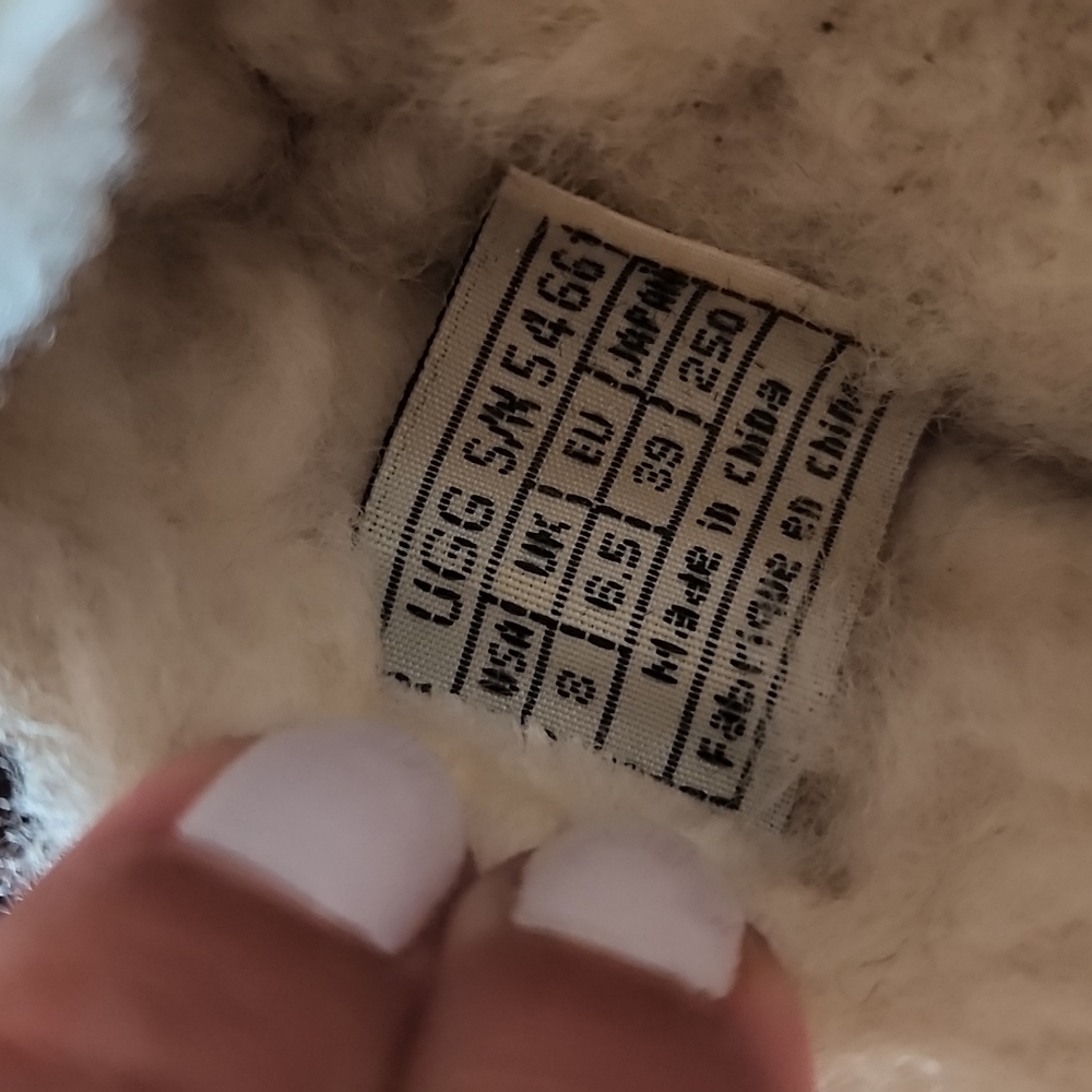 Authentic Ugg Slippers Gently Used - image 5